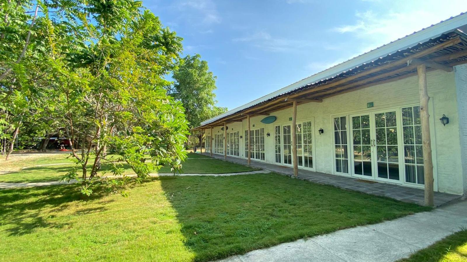 Pasir Putih Resort & Resto Maluk Luaran gambar