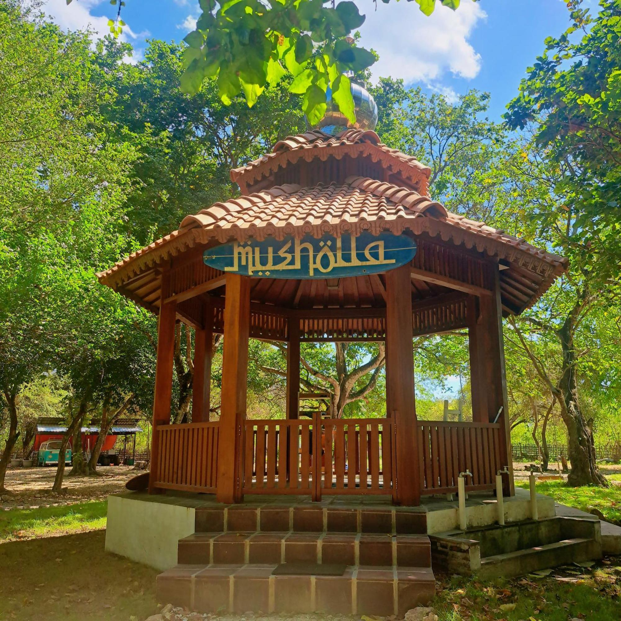 Pasir Putih Resort & Resto Maluk Luaran gambar