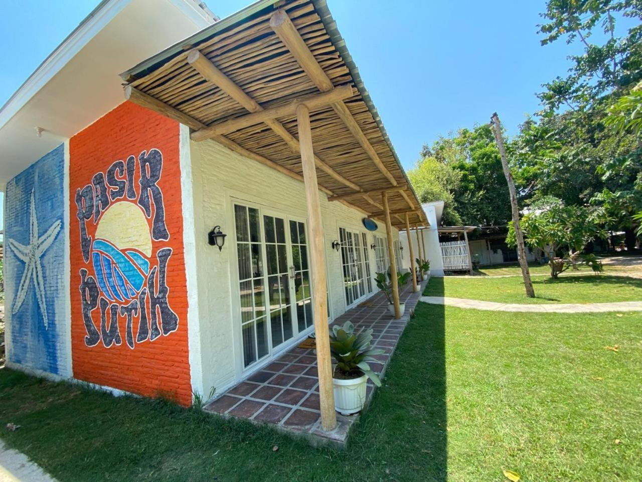 Pasir Putih Resort & Resto Maluk Luaran gambar