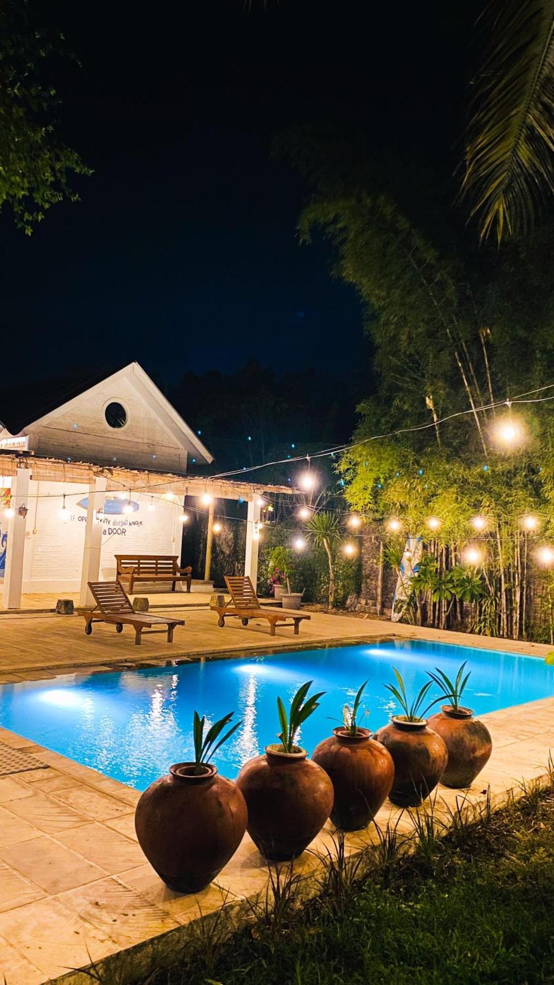 Pasir Putih Resort & Resto Maluk Luaran gambar