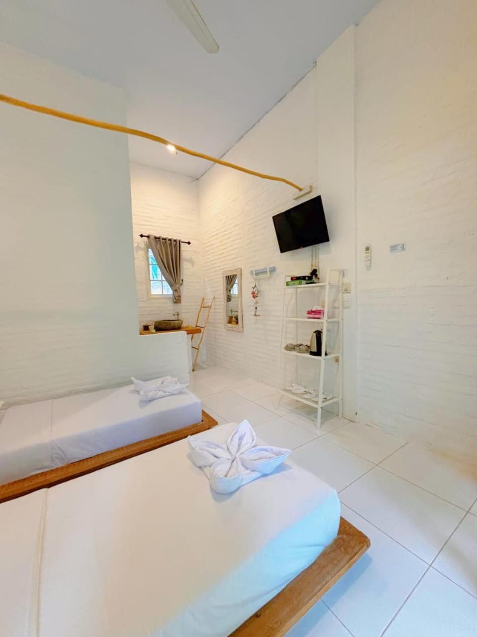 Pasir Putih Resort & Resto Maluk Luaran gambar