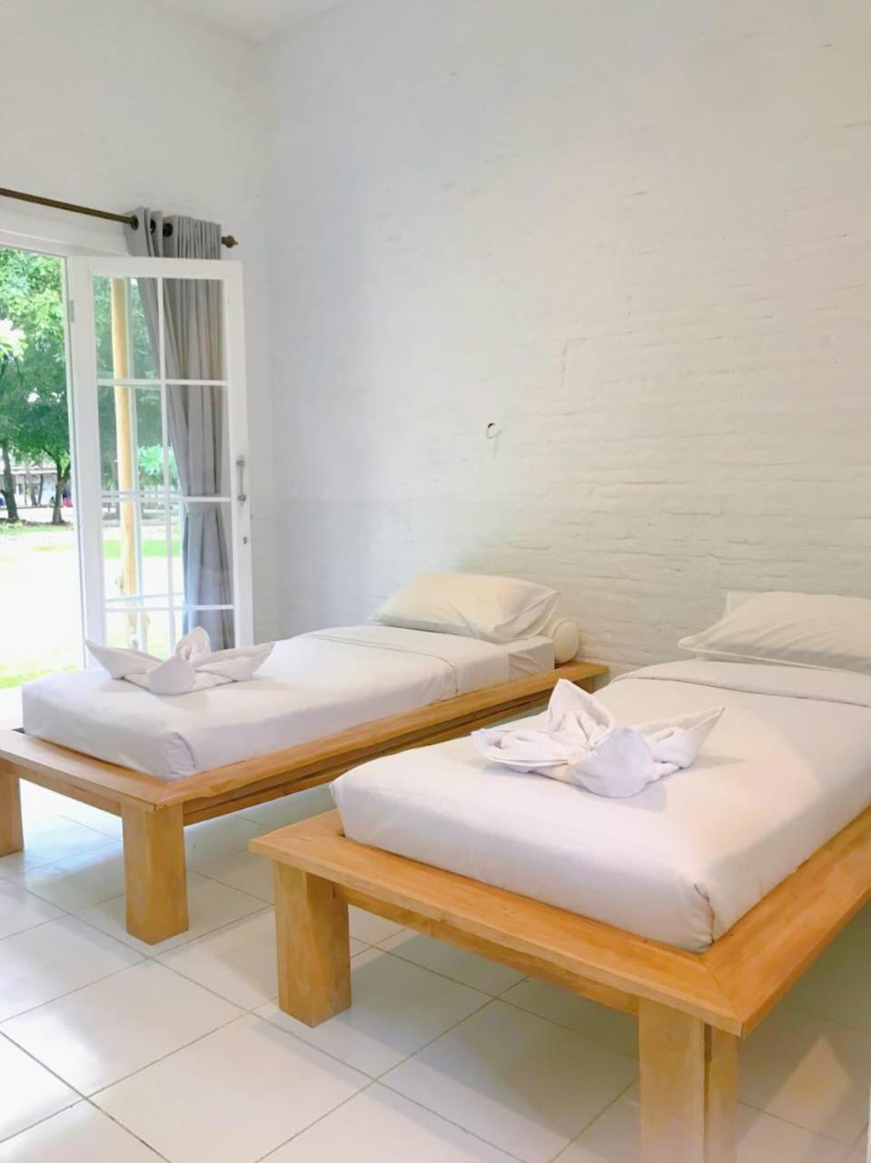 Pasir Putih Resort & Resto Maluk Luaran gambar